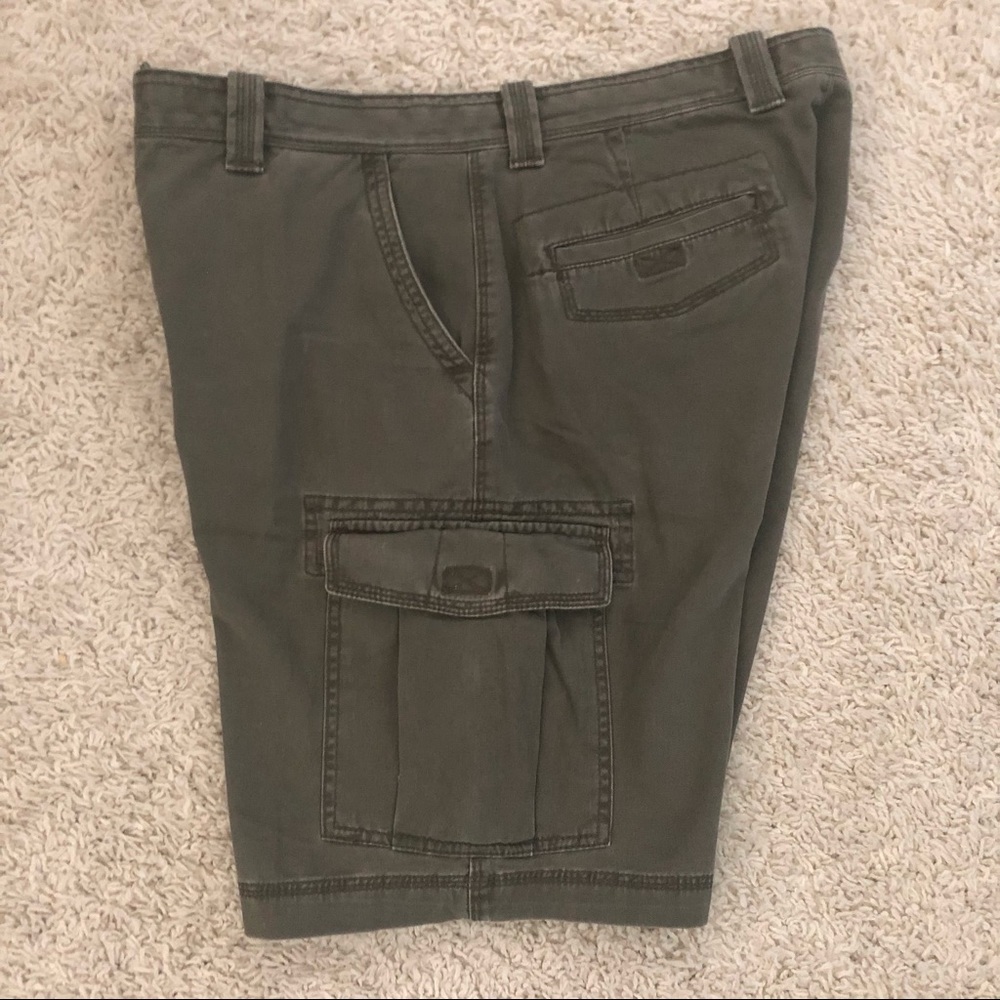 IZOD Cotton Cargo Shorts Sz 34 - Picture 4 of 9